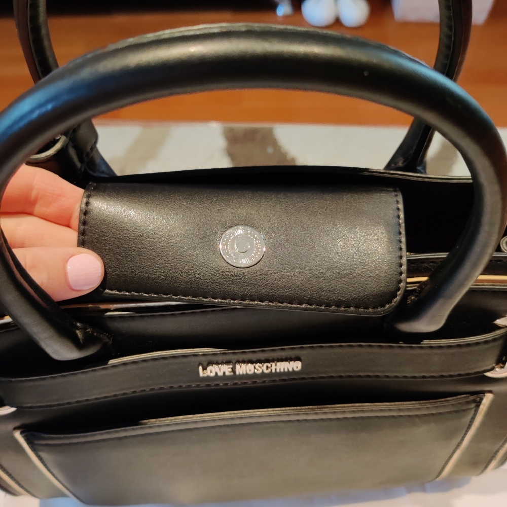 Gorgeous Love Moschino handbag - Picture 5 of 7